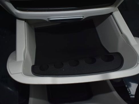 Used 2017 Chrysler Pacifica Touring-L w/ Tire & Wheel Group FWD image 31