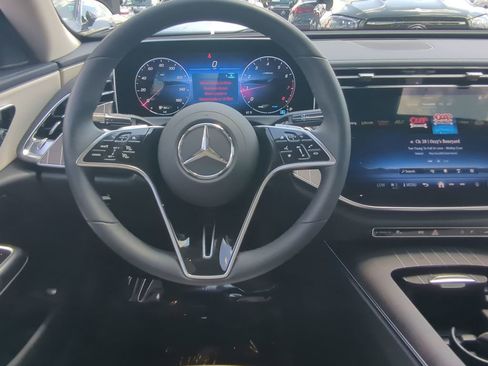 Used 2025 Mercedes-Benz E 350 4MATIC Sedan image 3
