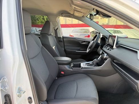 Used 2025 Toyota RAV4 XLE FWD image 29