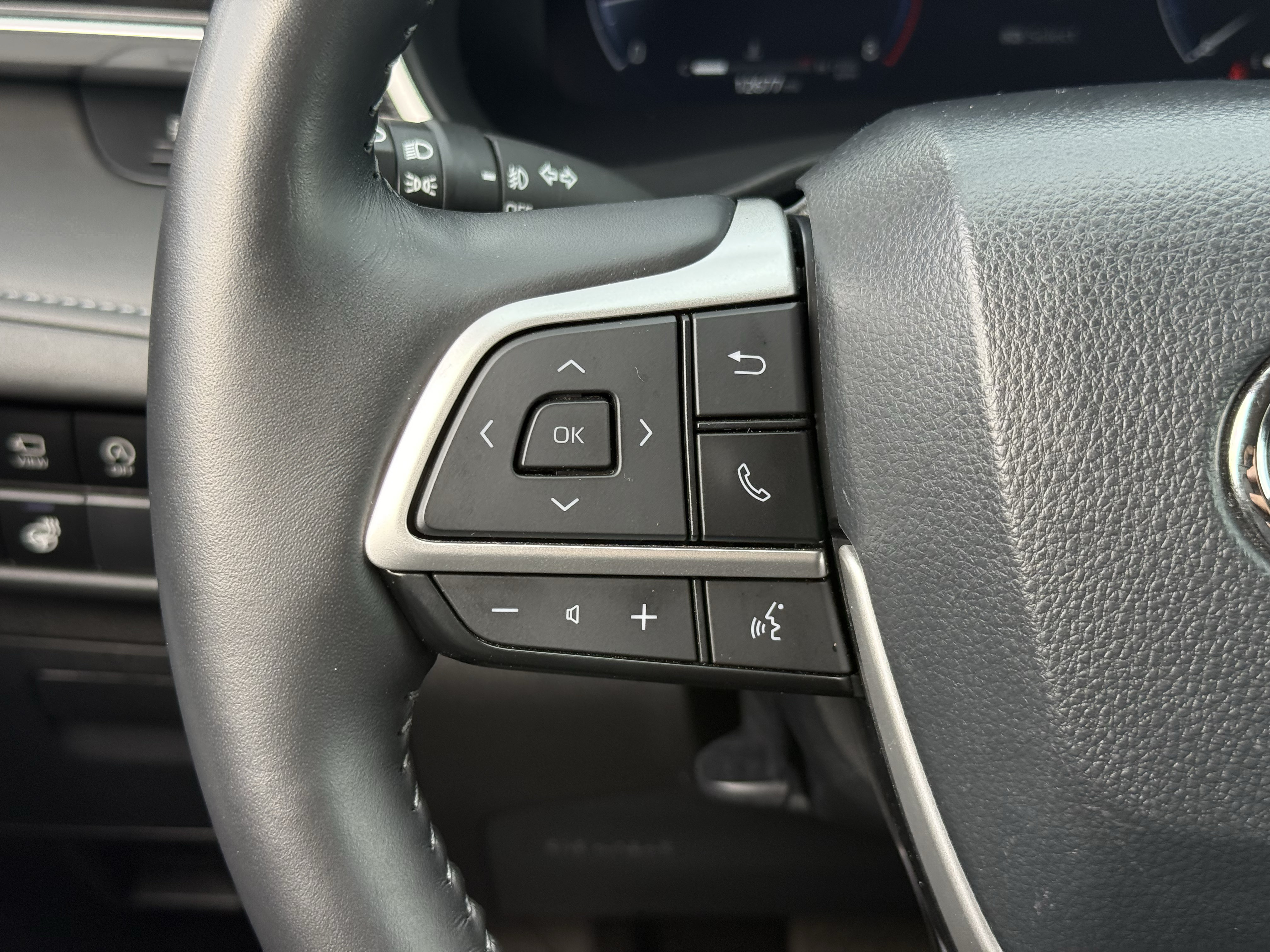 Used 2024 Toyota Highlander Limited AWD/4WD image 22