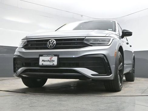 Used 2023 Volkswagen Tiguan SE R-Line image 43