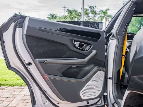 Used 2023 Lamborghini Urus S AWD/4WD image 36