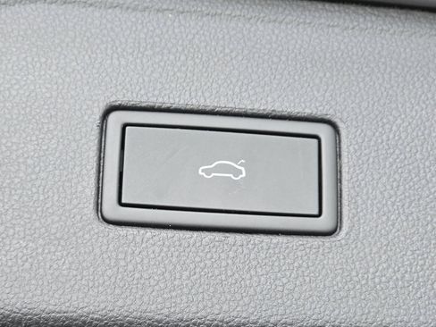 Used 2023 Volkswagen Atlas SE image 14