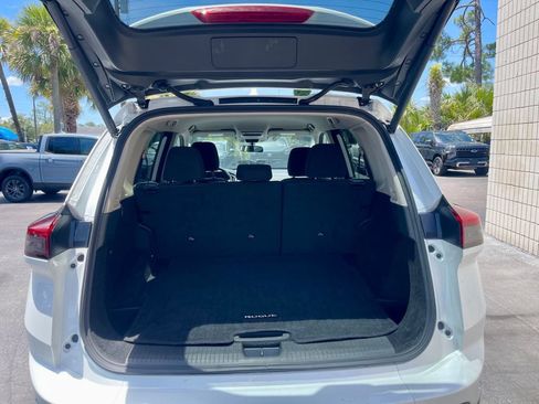 Used 2025 Nissan Rogue SV FWD image 4