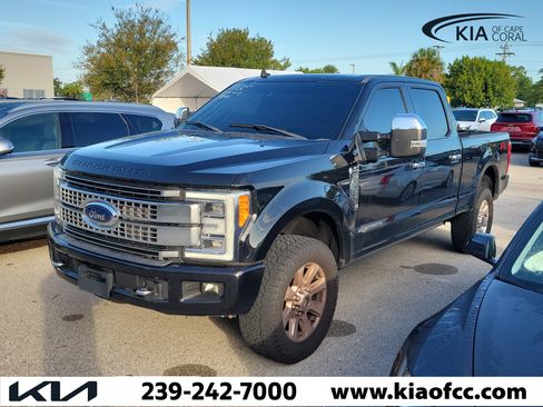 Used 2019 Ford F250 Platinum w/ Platinum Ultimate Package AWD/4WD image 3
