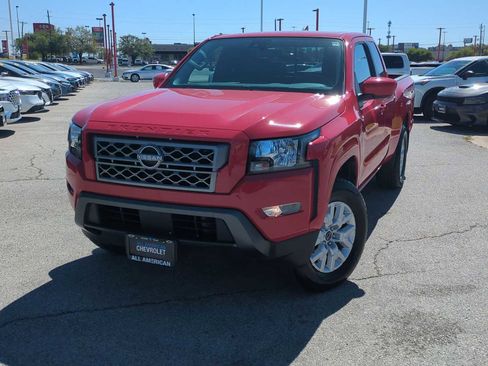 Used 2022 Nissan Frontier SV image 1