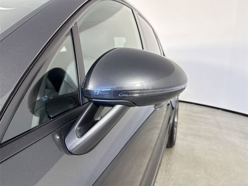 Certified 2025 Porsche Macan image 12