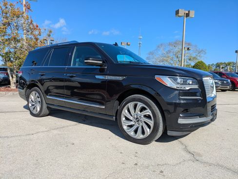 Used 2024 Lincoln Navigator Premiere image 2