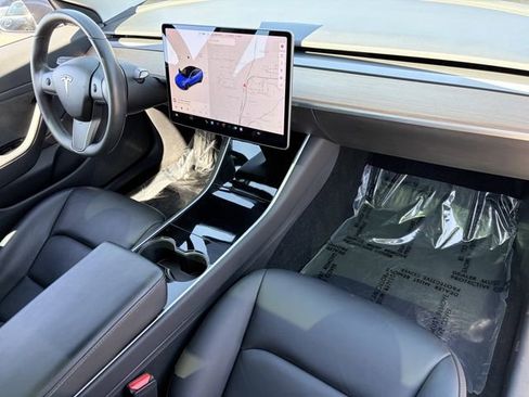 Used 2019 Tesla Model 3 Standard Range image 19