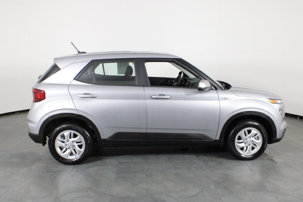 Certified 2026 Hyundai Venue SE FWD image 12