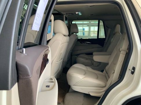 Used 2015 Cadillac Escalade Luxury AWD/4WD image 20