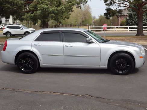 Used 2010 Chrysler 300 Touring image 3