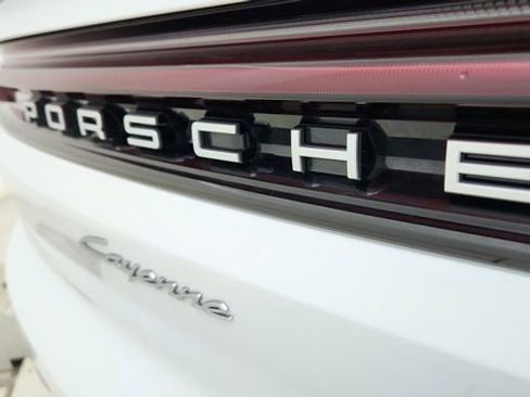 Used 2025 Porsche Cayenne Coupe AWD/4WD image 17