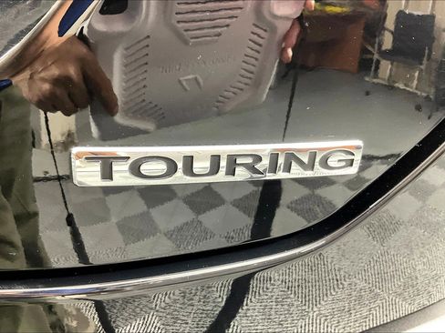 Used 2025 Honda Pilot Touring image 23