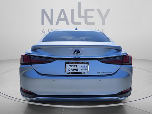 Certified 2022 Lexus ES 300h w/ Premium Package FWD image 4