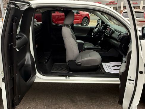 Used 2020 Toyota Tacoma SR image 15