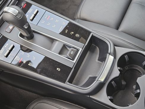 Certified 2026 Porsche Macan image 20