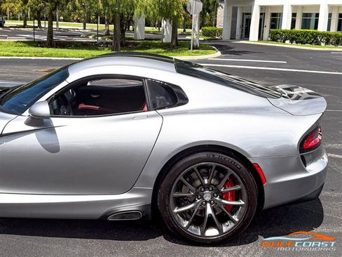Used 2017 Dodge Viper GTS RWD image 41