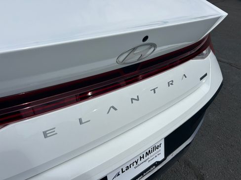 Used 2024 Hyundai Elantra Blue FWD image 22