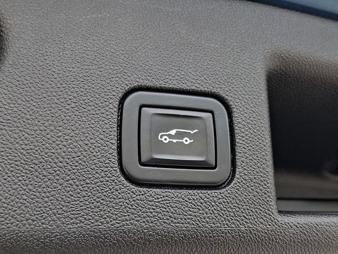 Used 2021 Chevrolet Equinox LT FWD image 28