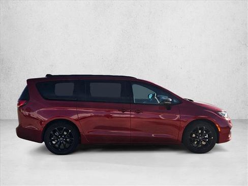 New 2026 Chrysler Pacifica Limited w/ S Appearance Package FWD image 4