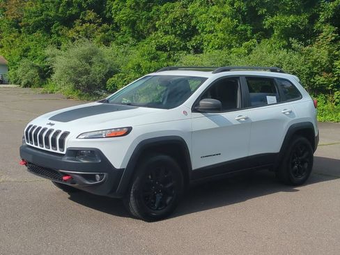 Used 2016 Jeep Cherokee Trailhawk AWD/4WD image 8