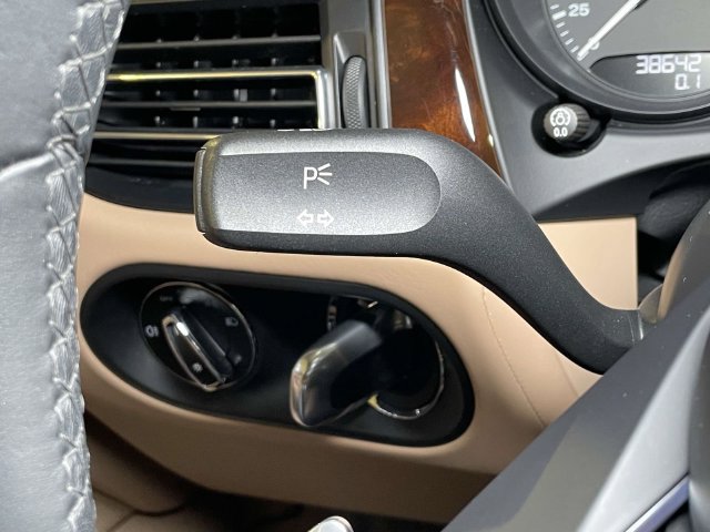 Certified 2022 Porsche Macan AWD/4WD image 41