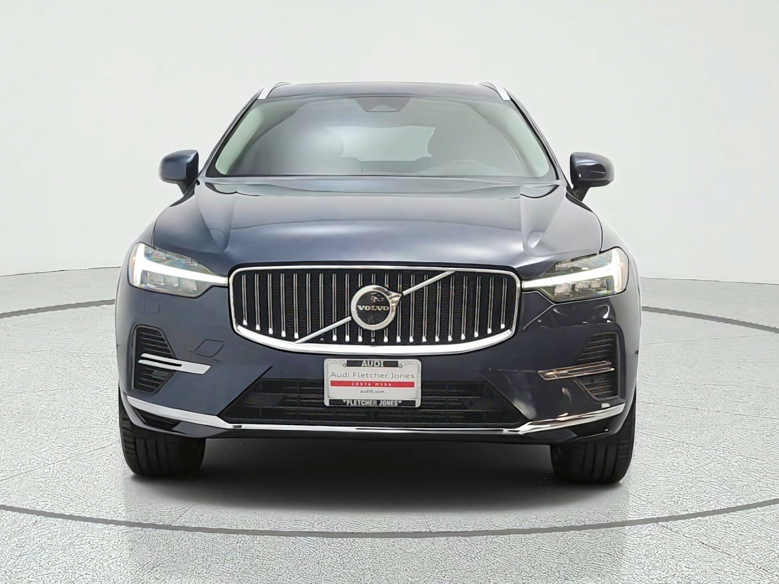 Used 2022 Volvo XC60 T8 Inscription Expression w/ Advanced Package AWD/4WD image 2