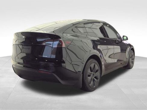 Used 2024 Tesla Model Y Long Range image 5