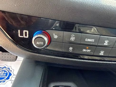 Used 2021 Buick Enclave Essence w/ Sound and Sites Package AWD/4WD image 22