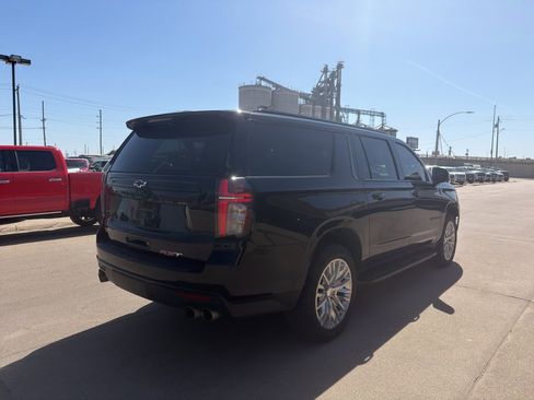 Used 2023 Chevrolet Suburban RST w/ Sport Performance Package AWD/4WD image 4