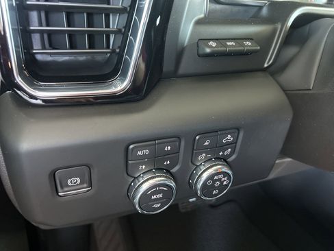 New 2026 GMC Sierra 1500 Denali w/ Denali Reserve Package AWD/4WD image 23