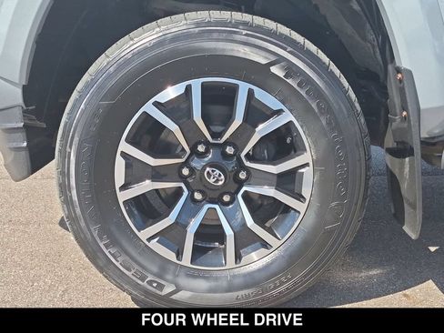 Used 2021 Toyota Tacoma TRD Sport AWD/4WD image 17