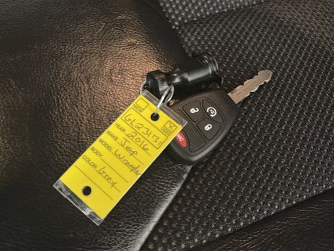 Used 2016 Jeep Wrangler Unlimited Sahara image 31