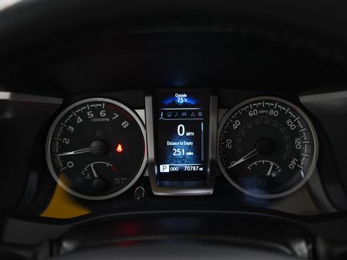 Used 2022 Toyota Tacoma Limited AWD/4WD image 23