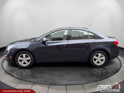 Used 2015 Chevrolet Cruze LT image 2