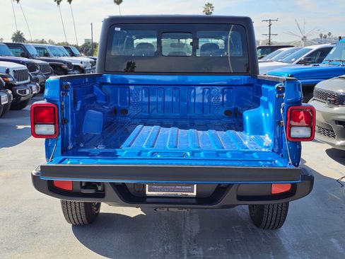 New 2026 Jeep Gladiator Sport AWD/4WD image 7