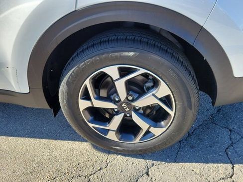 Used 2022 Kia Sportage LX image 9