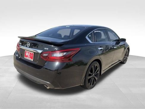 Used 2017 Nissan Altima 2.5 SR w/ Midnight Edition Package FWD image 8