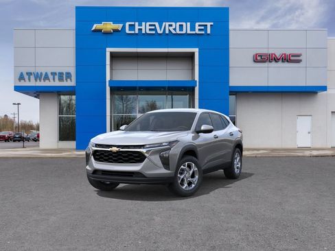 New 2026 Chevrolet Trax LS w/ LS Convenience Package FWD image 9