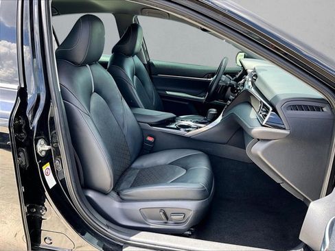 Used 2019 Toyota Camry XSE FWD image 9