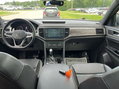 Used 2020 Volkswagen Atlas Cross Sport SE w/ Panoramic Sunroof Package FWD image 5
