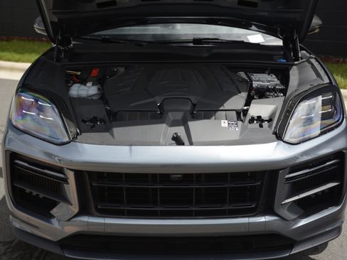 Certified 2026 Porsche Cayenne Turbo GT AWD/4WD image 34