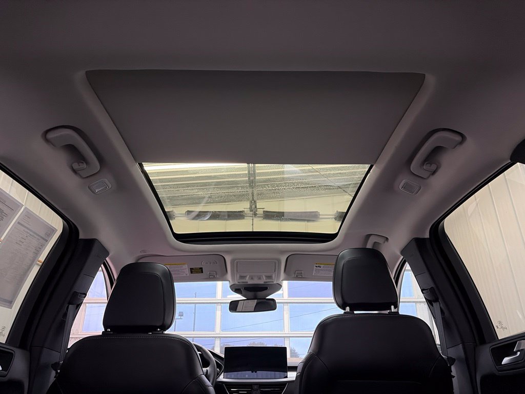 Used 2025 Ford Escape Platinum AWD/4WD image 18