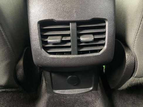 Used 2017 Ford Fusion SE w/ Fusion SE Technology Package image 16