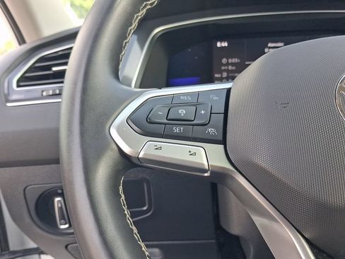 Used 2022 Volkswagen Tiguan SE w/ Panoramic Sunroof Package FWD image 20