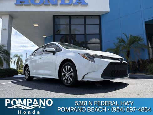 Used 2022 Toyota Corolla LE FWD image 1