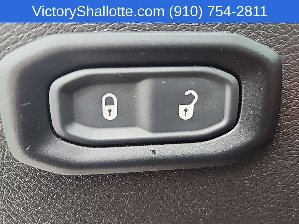 Used 2025 Jeep Gladiator Sport AWD/4WD image 19