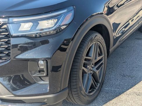 Used 2025 Ford Explorer ST image 9