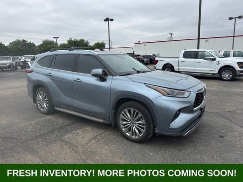 Used 2023 Toyota Highlander Platinum FWD image 1